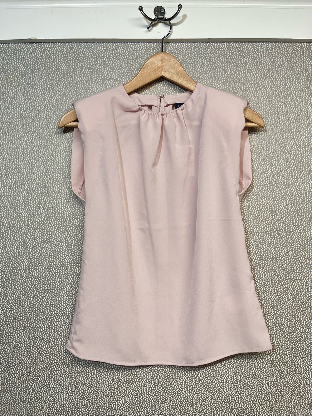 🆕 XXS Express Sleeveless Raised Shoulder Neck Detail Top Blush Pink NWT #27